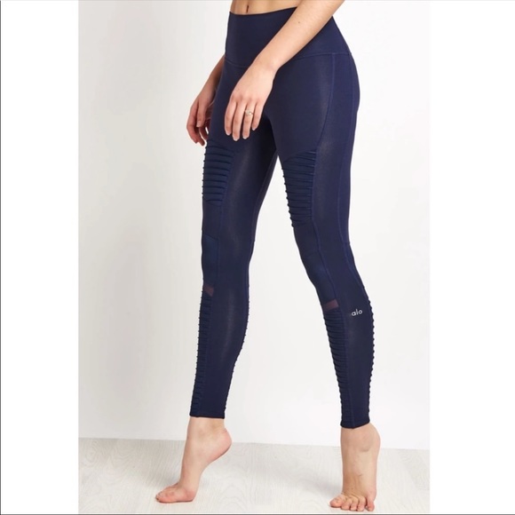 ALO YOGA MOTO LEGGINGS - Picture 2 of 8